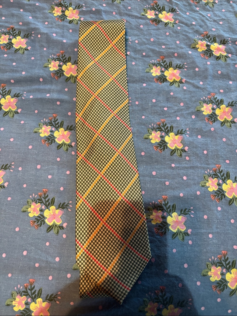 Lauren Ralph Lauren Brown Houndstooth Plaid Silk Tie All ties are 3 for $30.